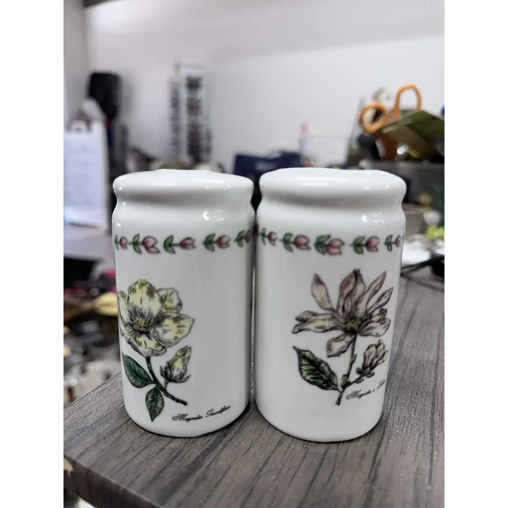Vintage Tabletops Unlimited Magnolia Flowers Salt and Pepper Shakers 3.5